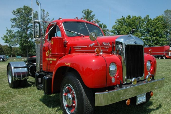 The Mack B Series featured a large, prominent chrome grill combined with bold, sweeping front fenders. - Photo: Jim Park