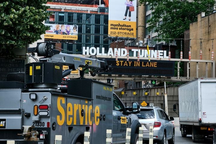 NYC DOT aims to shift 62,000 daily trucks to off-hour deliveries by 2040, making the Big Apple's streets safer and more sustainable. - Photo: Malcolm Garrett