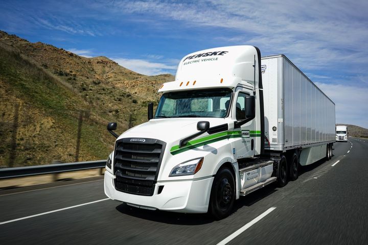 Penske Logistics teamed up with Daimler Truck North America to test the eCascadia...