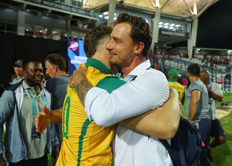 Cricket - T20 World Cup - Semi Final - South Africa v Afghanistan - Brian Lara Stadium, Tarouba, Trinidad and Tobago - June 26, 2024 South Africa's David Miller with former player Dale Steyn REUTERS/Ash Allen