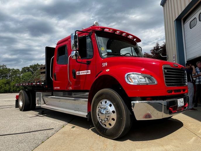 A 2018 Freightliner M2 truck fitted with an Eaton-BAE Systems electric powertrain.