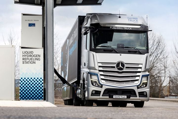 Mercedes-Benz hydrogen-powered Actros truck.