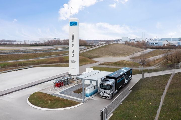 Mercedes-Benz Actros at a liquid hydrogen fueling station.