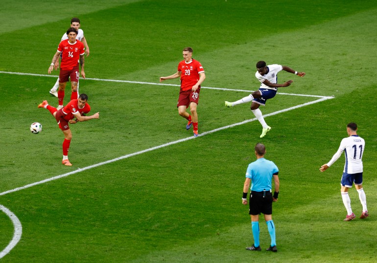 Soccer Football - Euro 2024 - Quarter Final - England v Switzerland - Dusseldorf Arena, Dusseldorf, Germany - July 6, 2024 England's Bukayo Saka scores their first goal REUTERS/Piroschka Van De Wouw