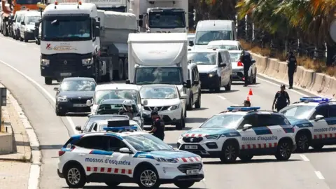 EPA Catalan regional police force Mossos d'Esquadra stop vehicles at a roadblock in Barcelona, Spain, 08 August 2024