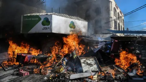 Getty Images A fire breaks out in a market in the West Bank city of Jenin amid ongoing Israeli raids on 31 August 2024.