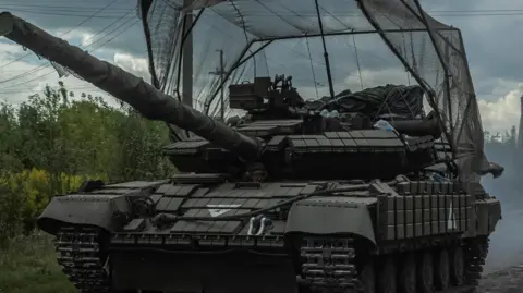 Reuters Ukrainian tanks