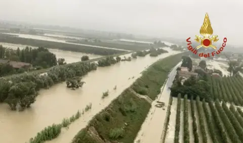 Vigili del Fuoco A large flooded area in Emilia Romagna