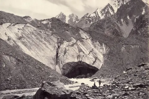 dag Samuel Bourne
Ice cave, Source of the Buspa
Silver albumen print from wet collodion 
negative (glass plate), c. 1860–70