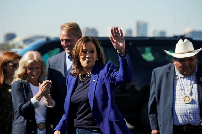 Democratic presidential nominee U.S. Vice President Kamala Harris gestures as she arrives at Phoenix Airport, in Phoenix, Arizona, U.S. October 31, 2024. REUTERS/Go Nakamura