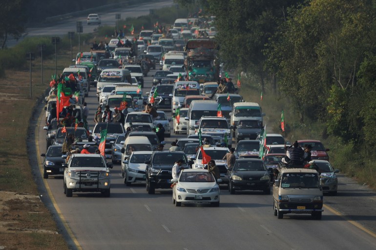 A view of a convoy by supporters of the former Pakistani Prime Minister Imran Khan's party Pakistan Tehreek-e-Insaf (PTI), as they head towards Islamabad, during an anti-government rally, in Peshawar, Pakistan, November 24, 2024. REUTERS/Fayaz Aziz