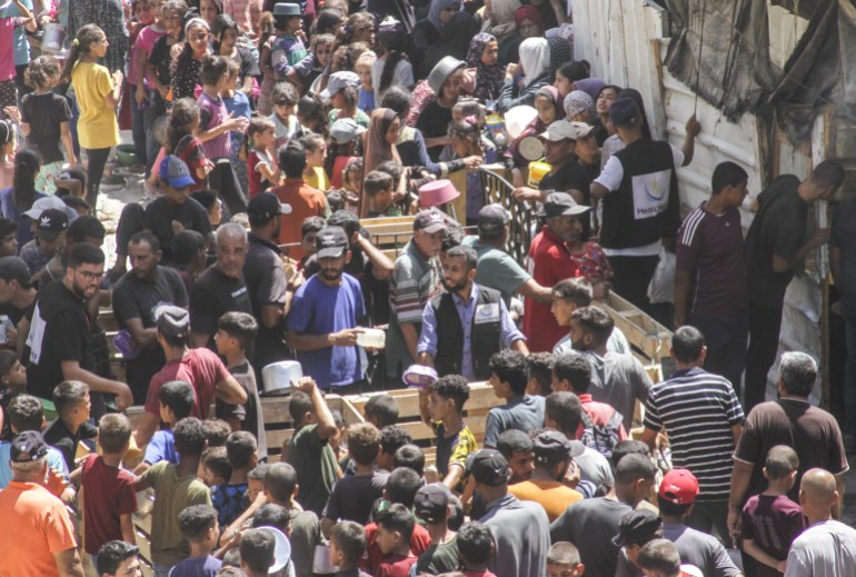 Food distribution for displaced Palestinians atJabaliarefugee camp in Gaza