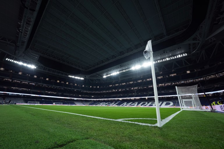 MADRID, SPAIN - FEBRUARY 04: A general view inside the stadium as the retractable roof is closed prior to the LaLiga EA Sports match between Real Madrid CF and Atletico Madrid at Estadio Santiago Bernabeu on February 04, 2024 in Madrid, Spain. (Photo by Angel Martinez/Getty Images)